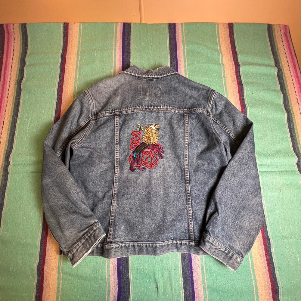 Eddie Bauer Denim Jacket Womens XL Blue Celtic Lion Embroidery Trucker Jean Coat